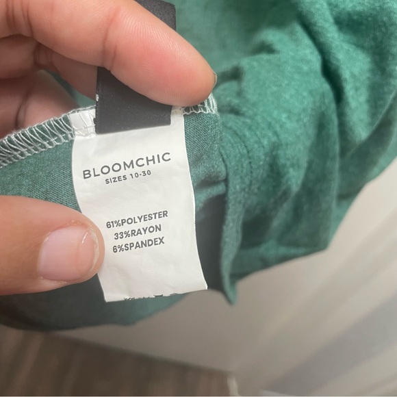 Plus Size 5X+ BloomChic Forest Green and White Raglan Tunic Tee - Picture 6 of 7